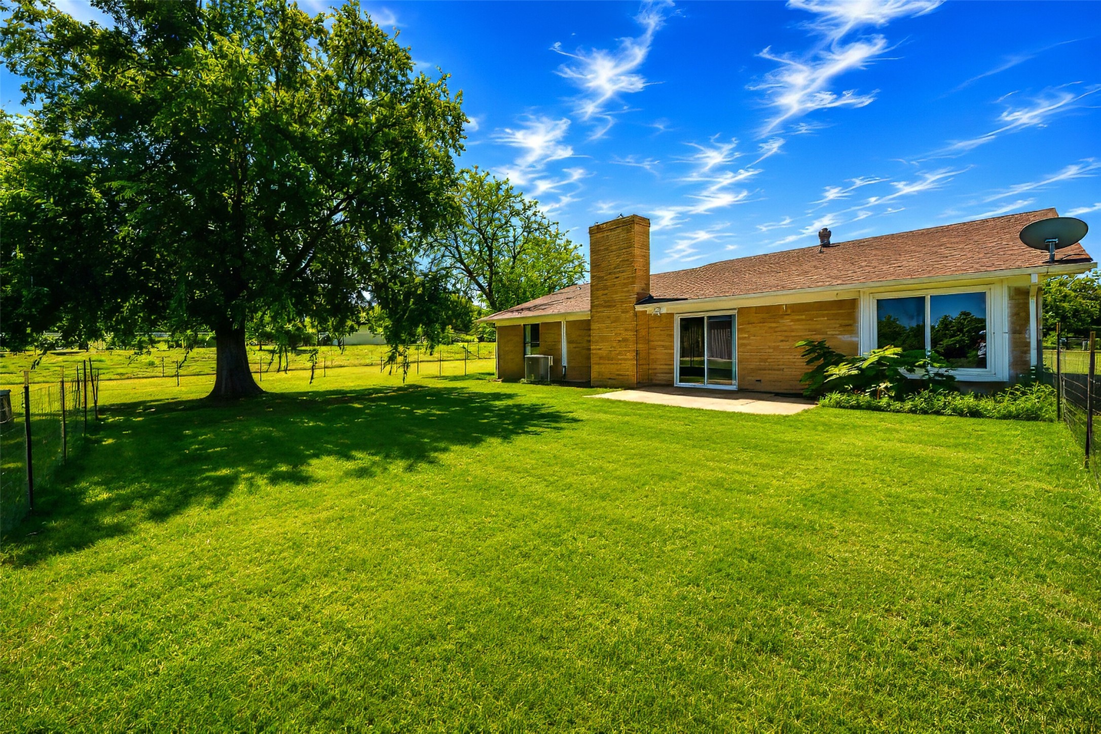 2102 Hill Top Circle