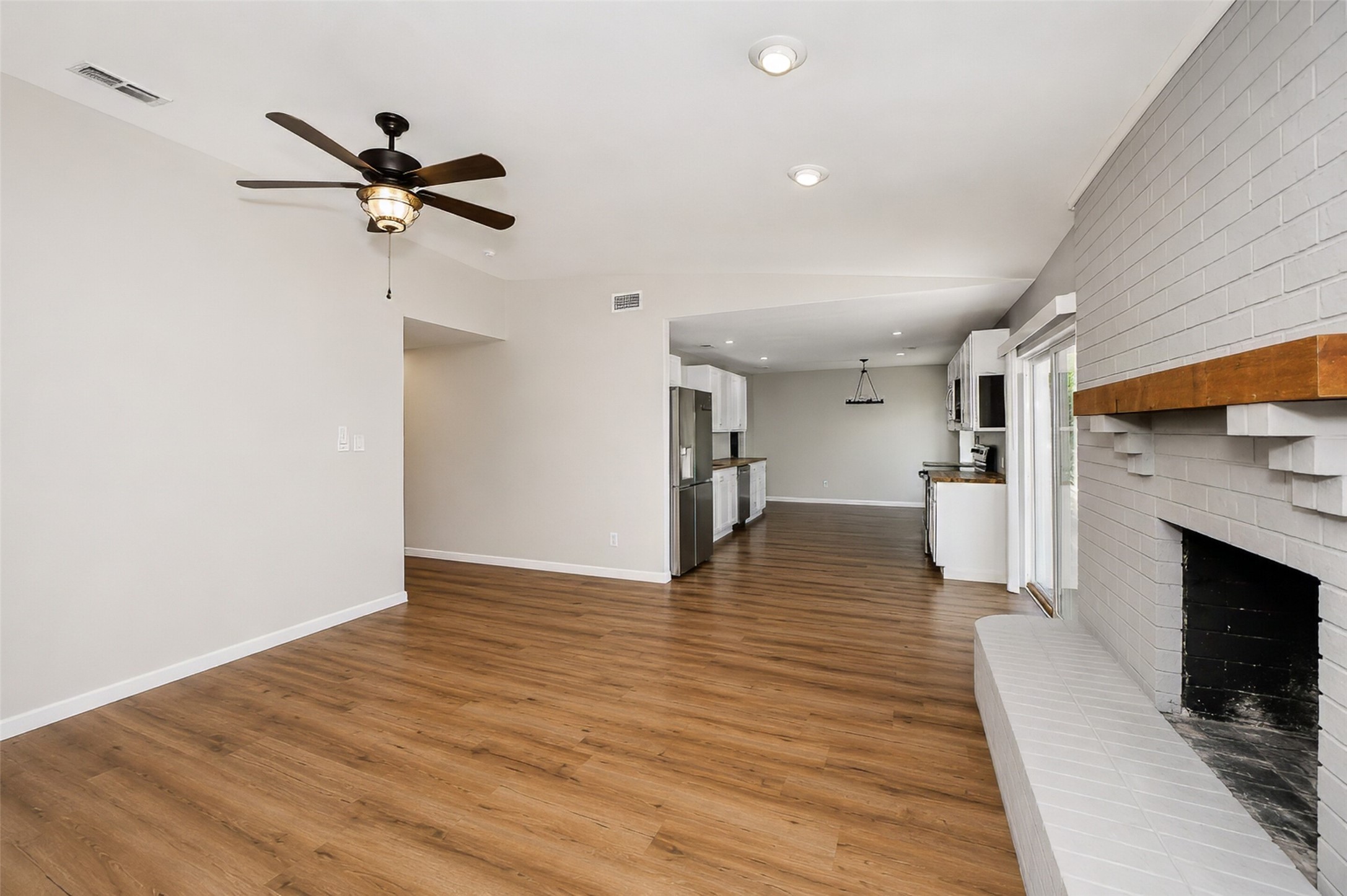 2102 Hill Top Circle