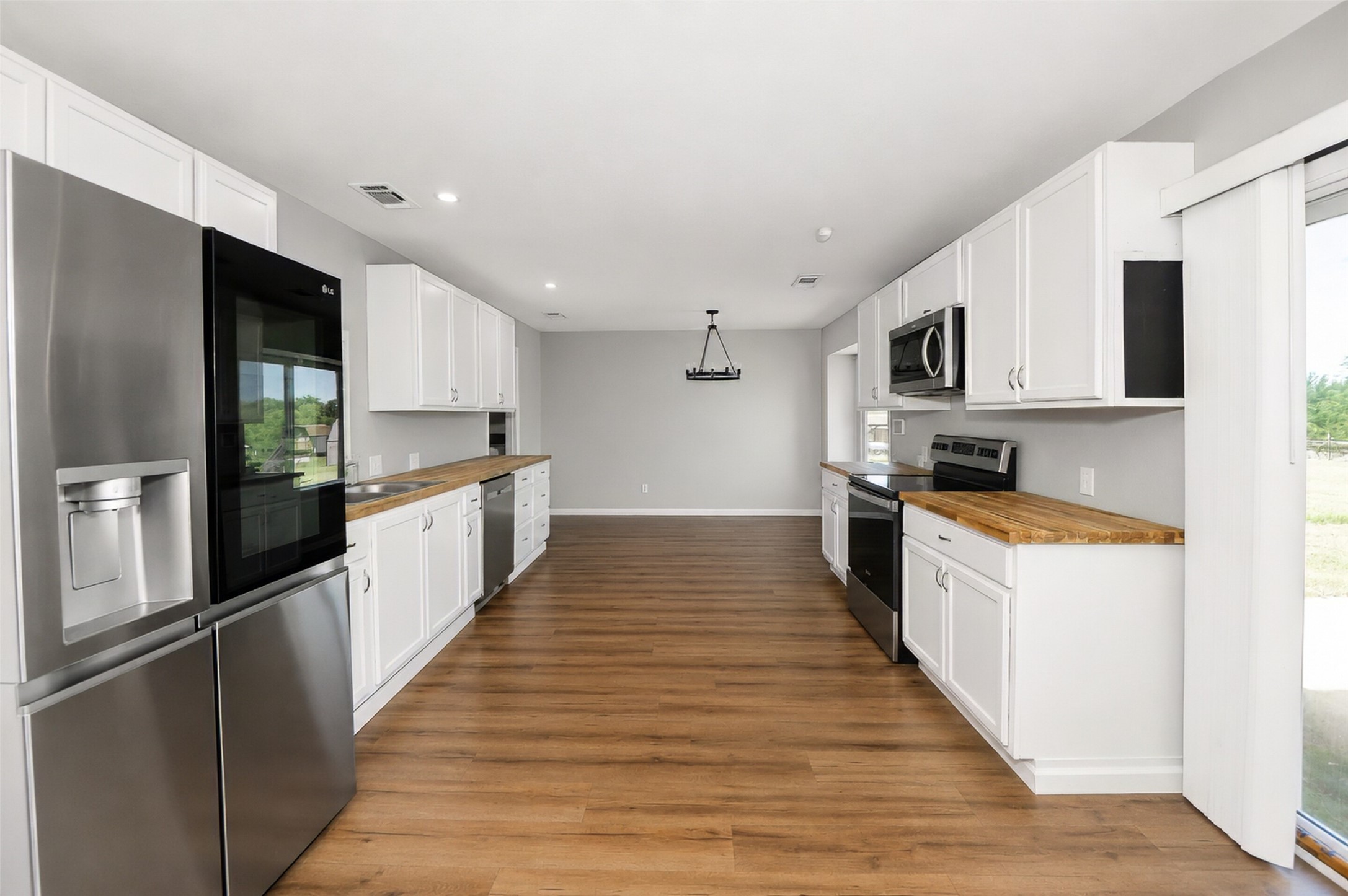 2102 Hill Top Circle
