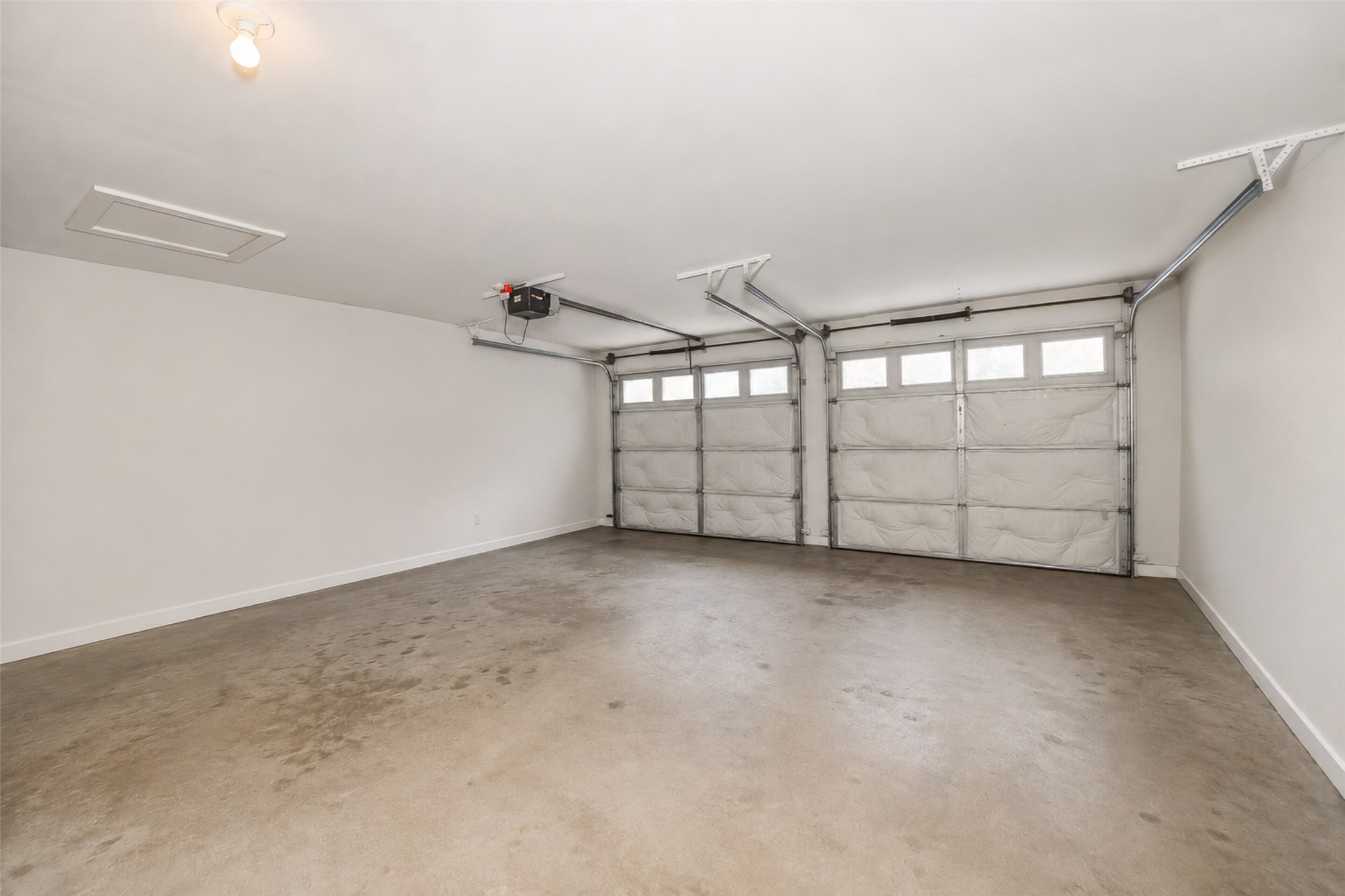 2102 Hill Top Circle
