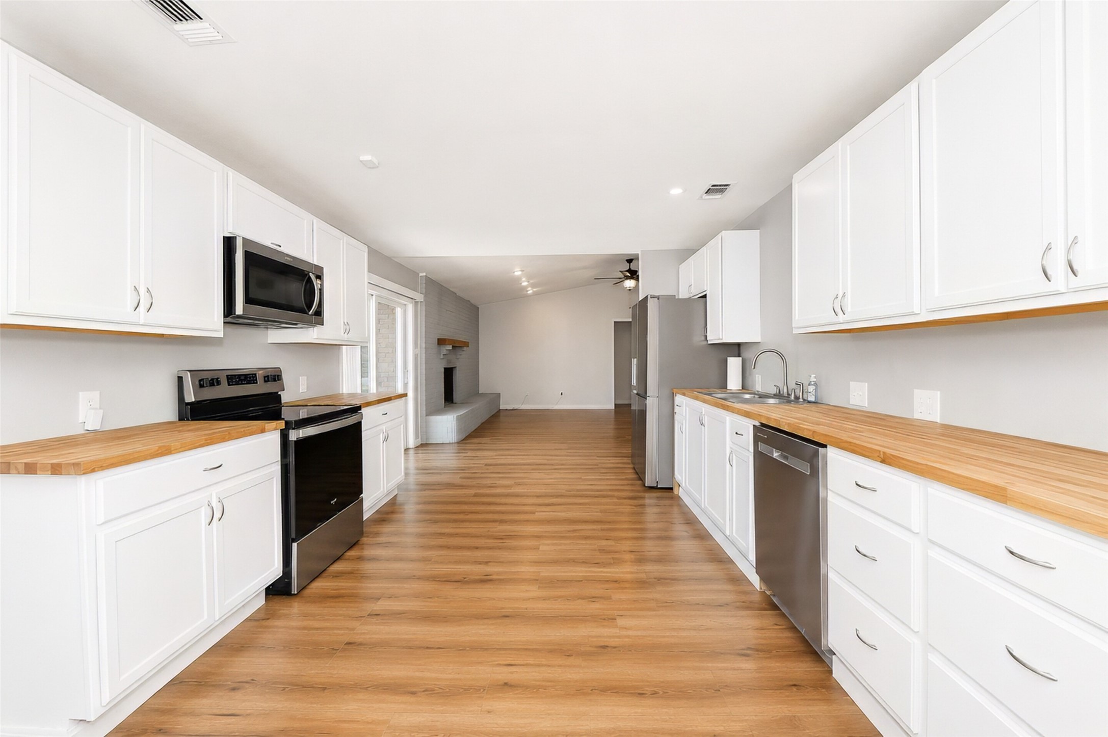 2102 Hill Top Circle