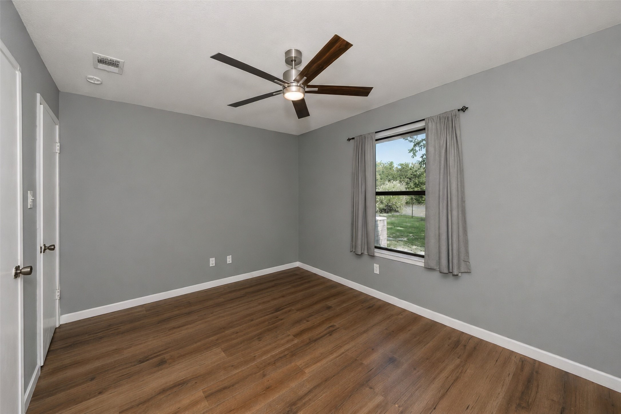 2102 Hill Top Circle