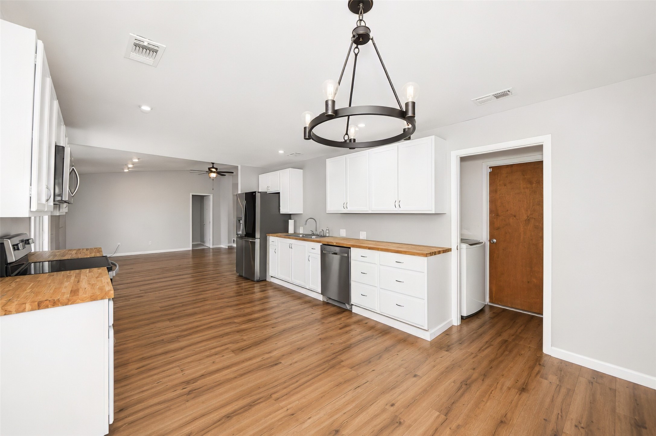 2102 Hill Top Circle