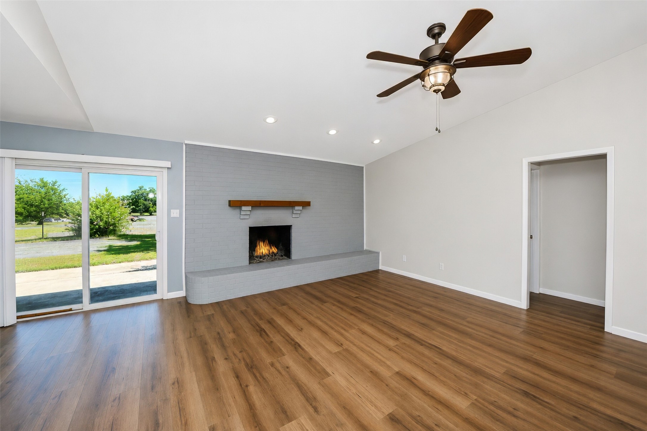 2102 Hill Top Circle