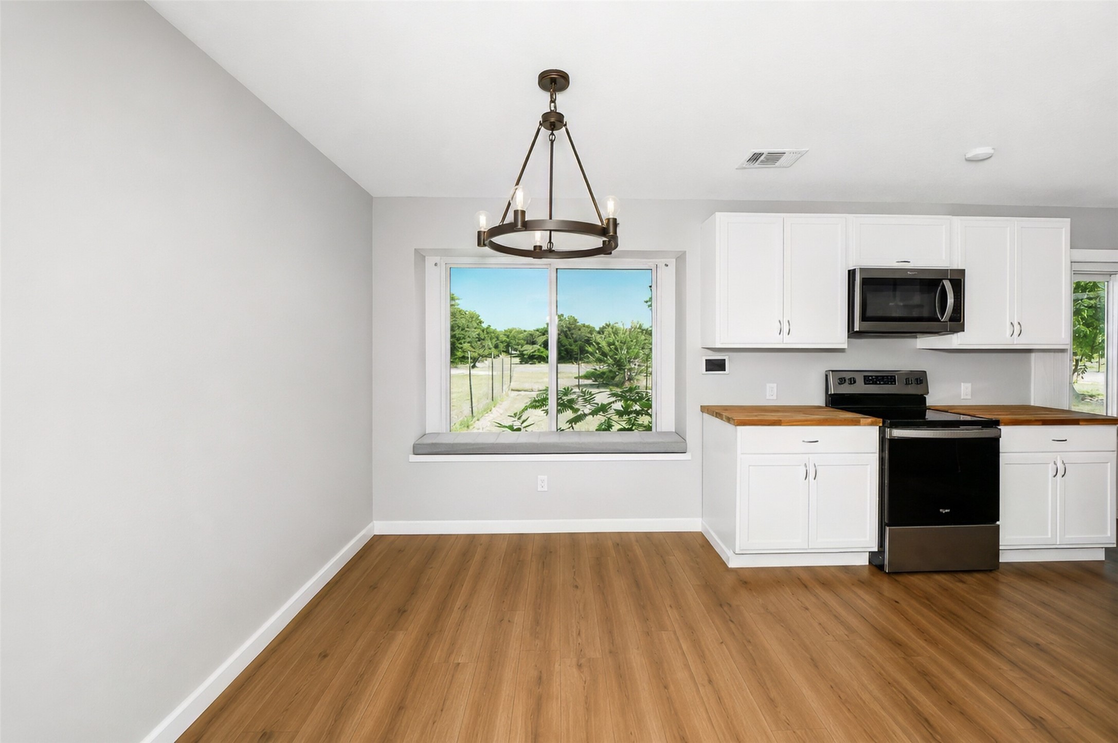 2102 Hill Top Circle