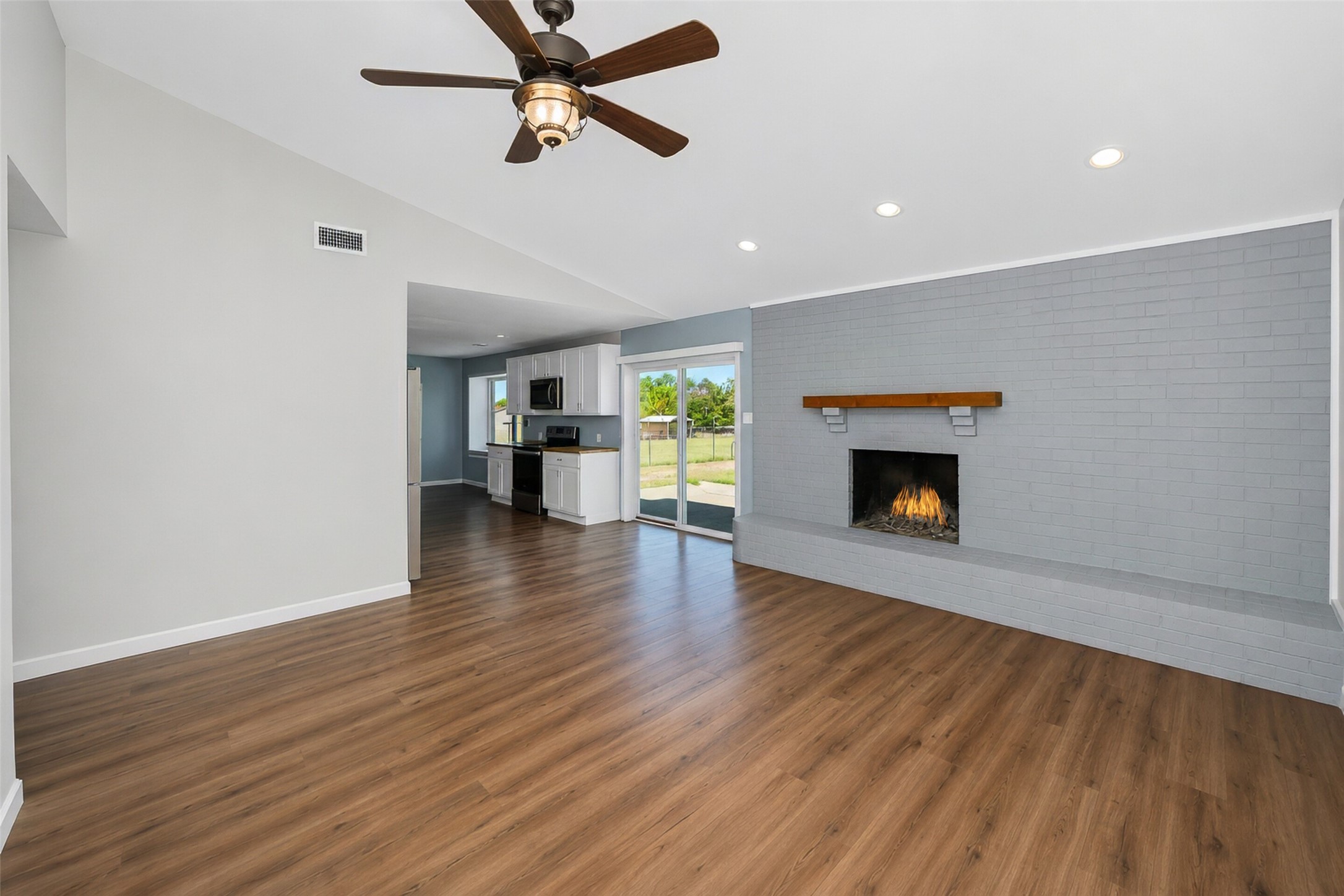 2102 Hill Top Circle