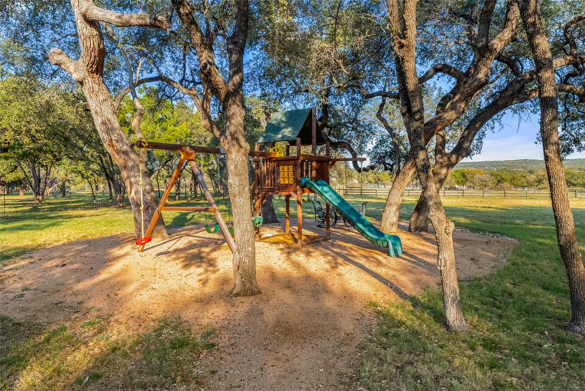 945 Rivercliff DR