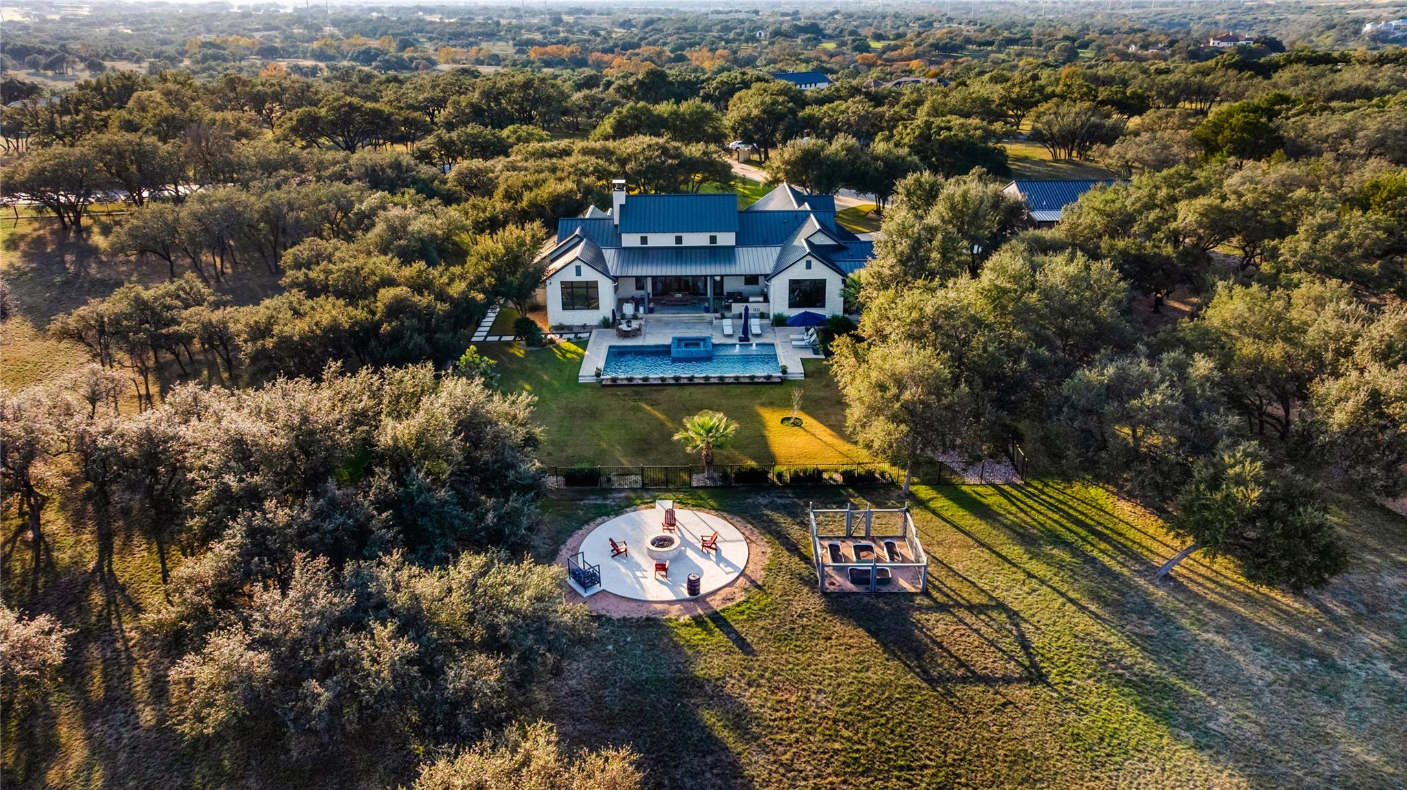 945 Rivercliff DR