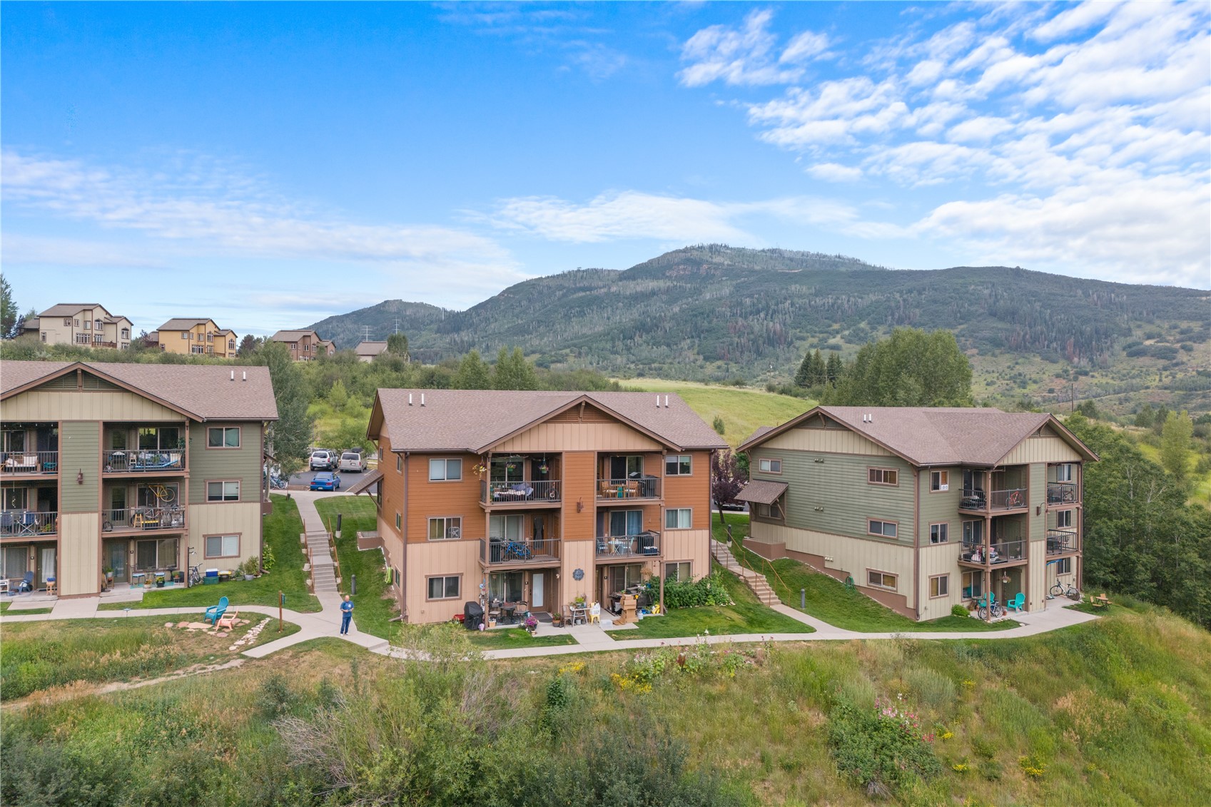 1335 Hilltop PARKWAY 2
