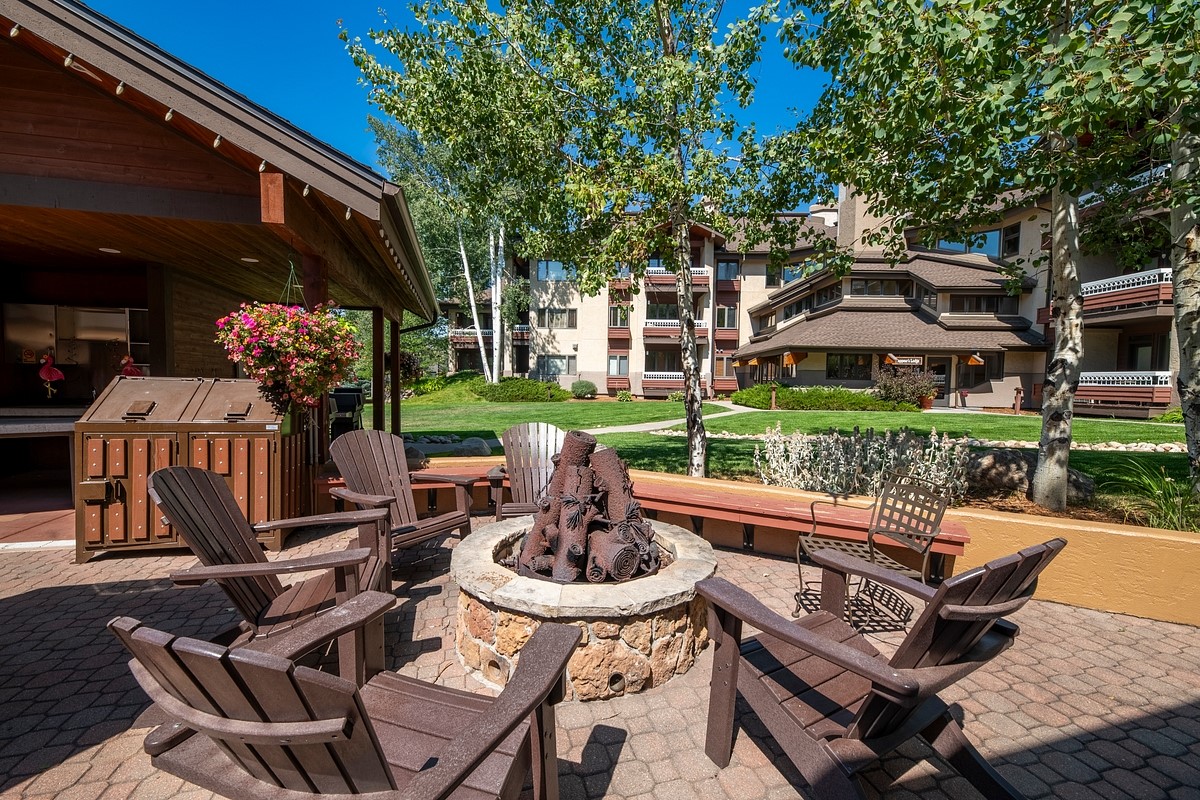 1875 Medicine Springs DRIVE 4205