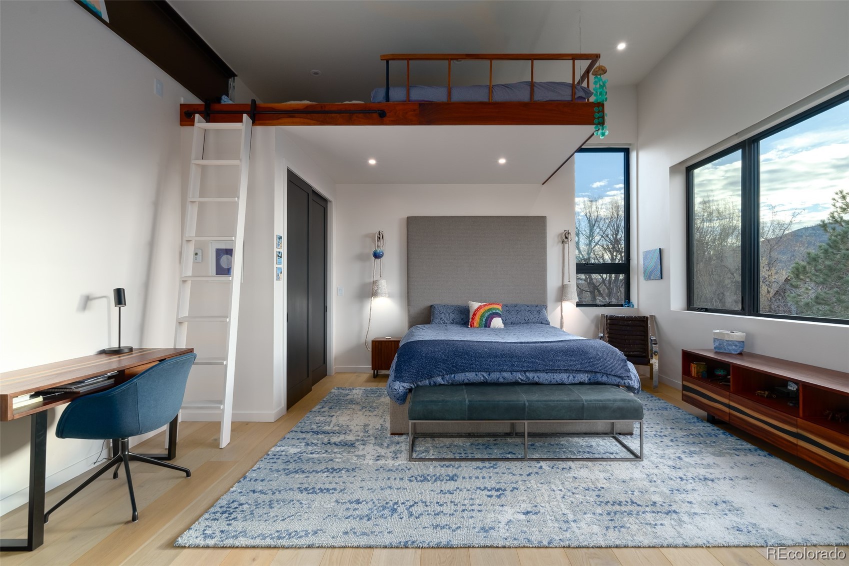553 2nd STREET