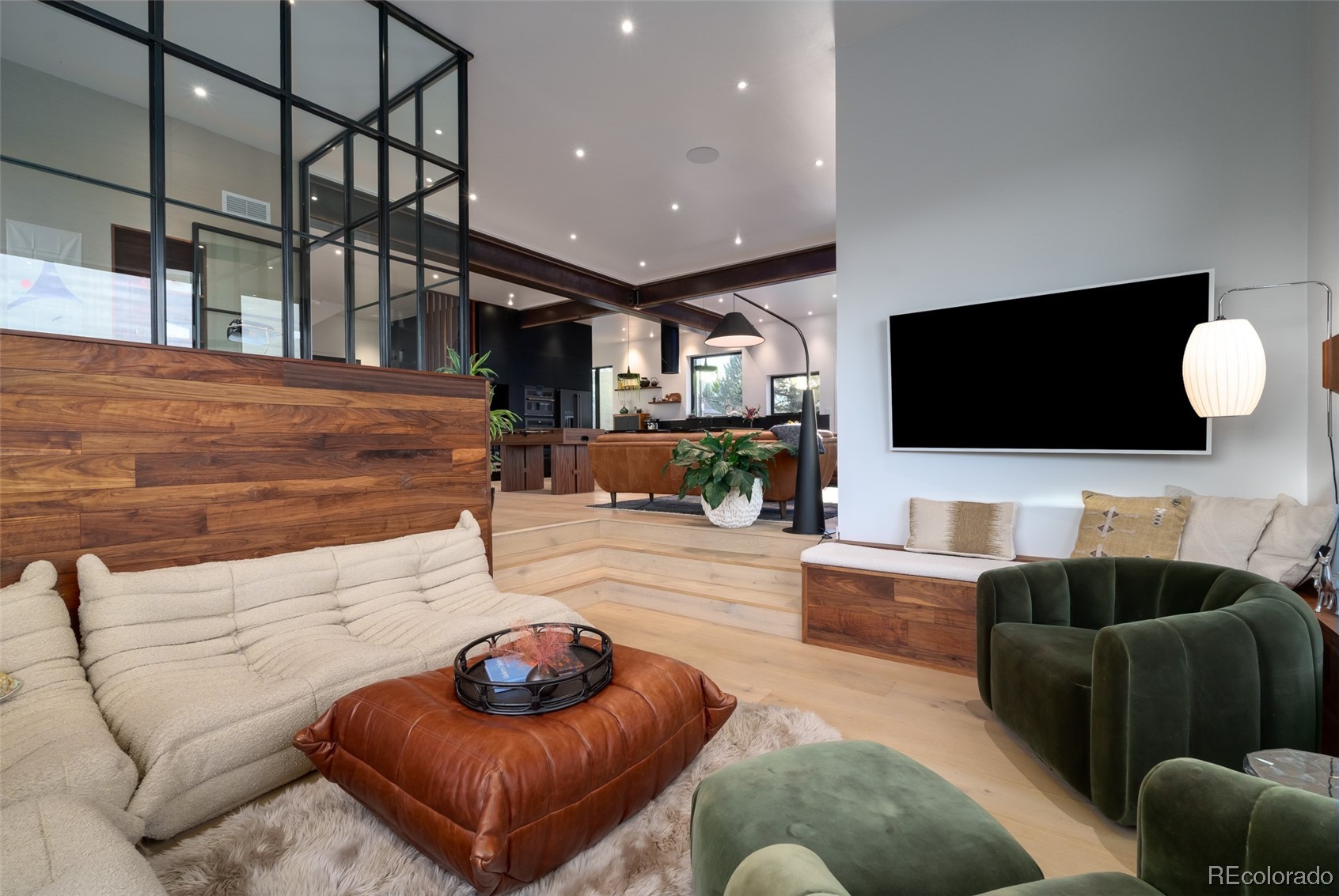 553 2nd STREET