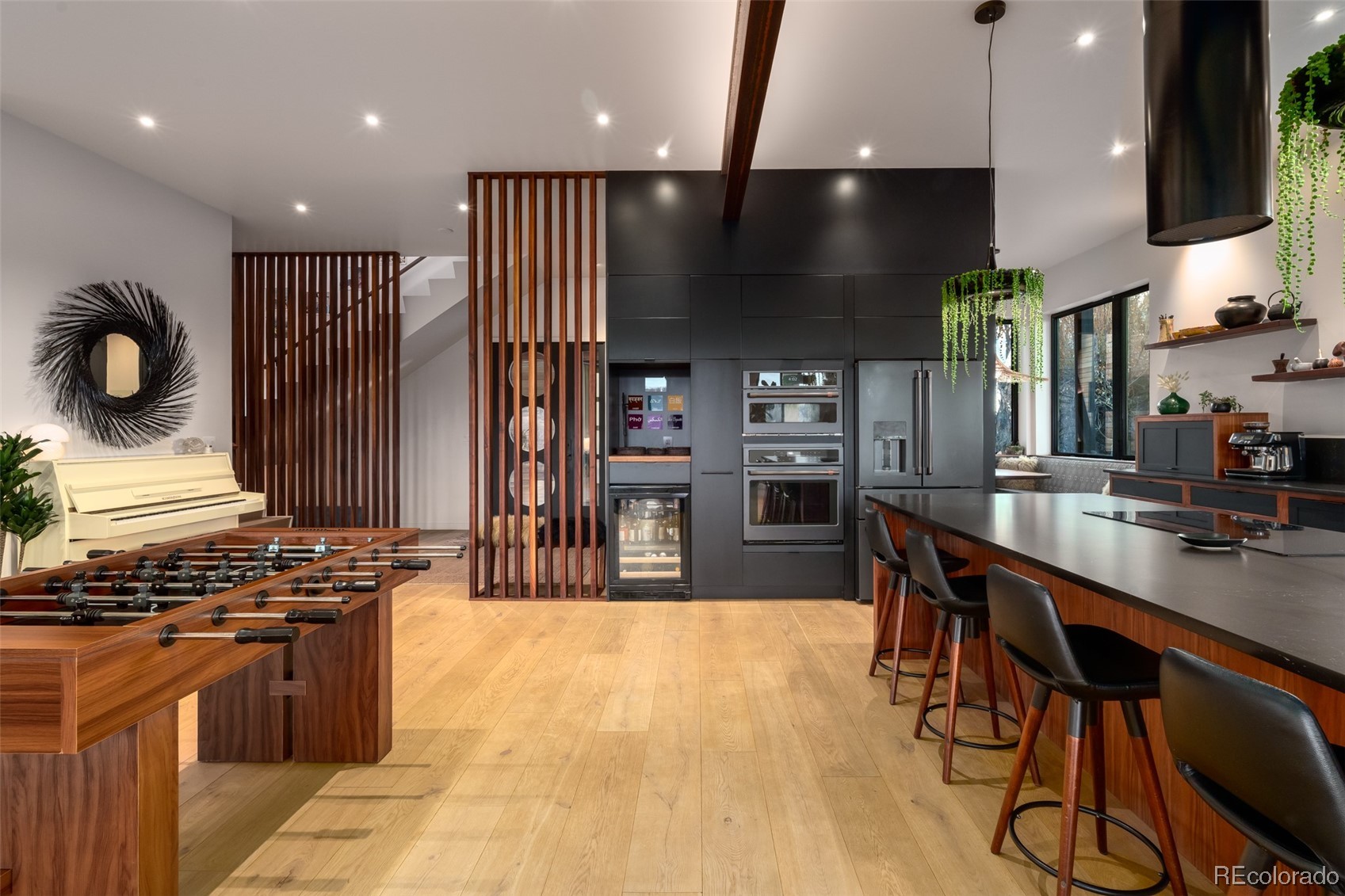 553 2nd STREET