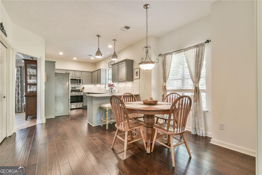 655 Ruxbury Court