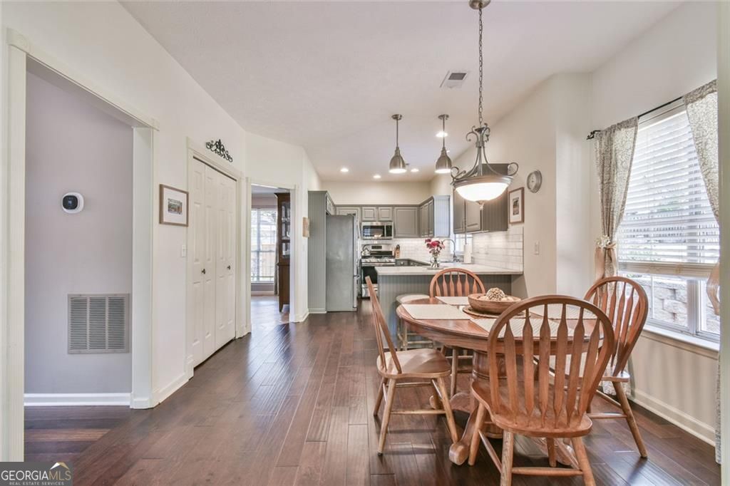 655 Ruxbury Court