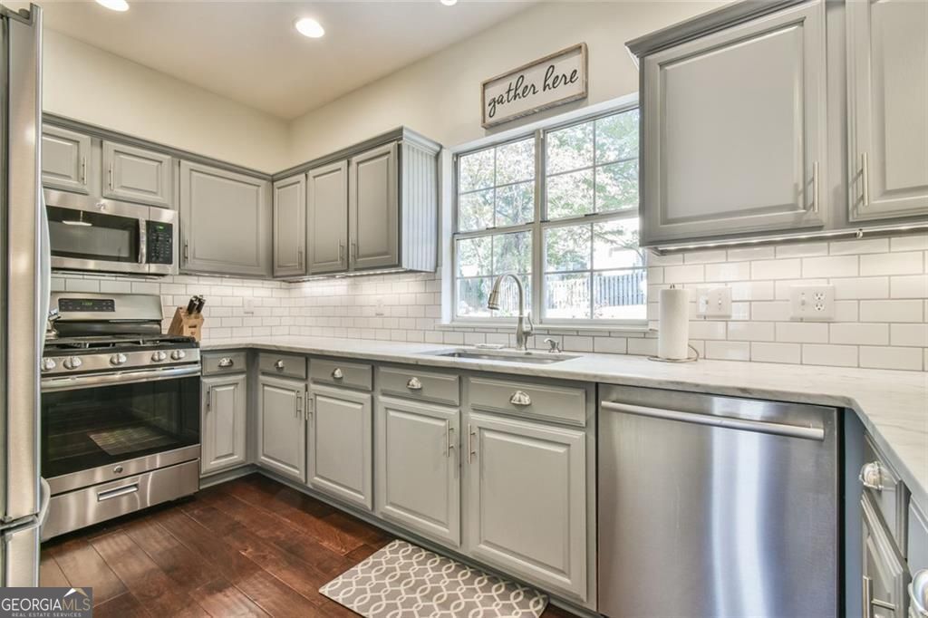 655 Ruxbury Court