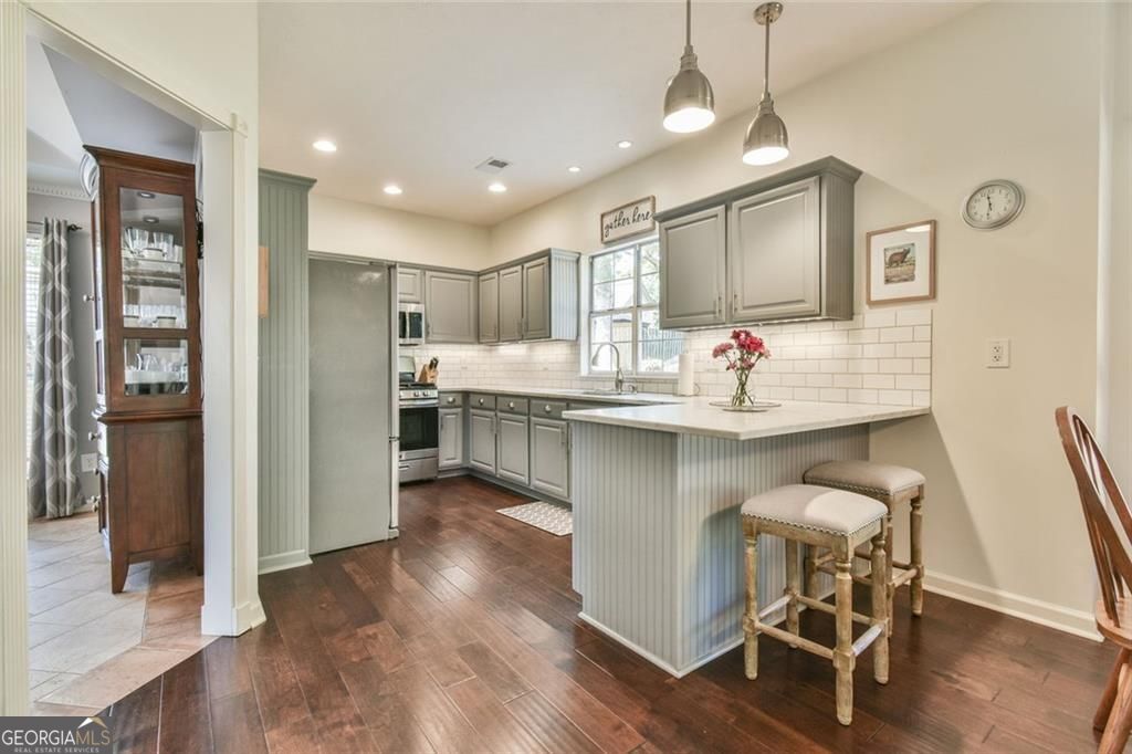 655 Ruxbury Court