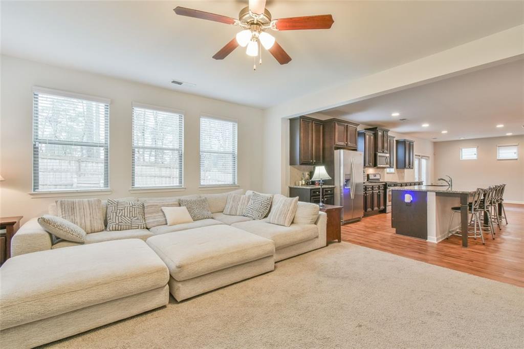 385 LANCE VIEW Lane