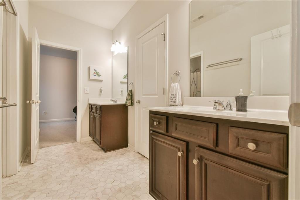 385 LANCE VIEW Lane
