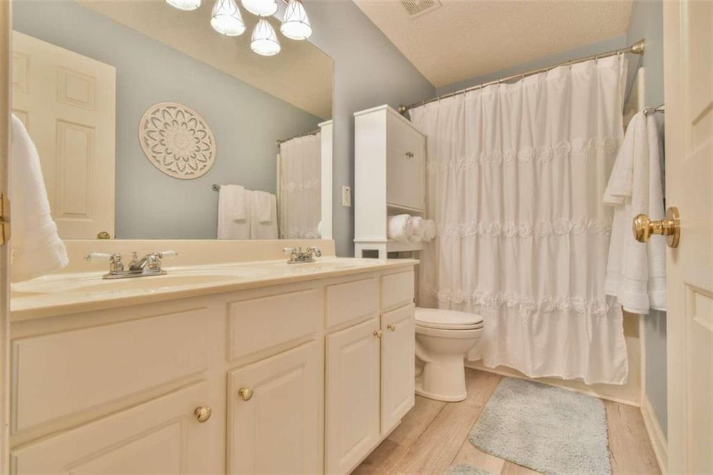 2425 Traywick Chase