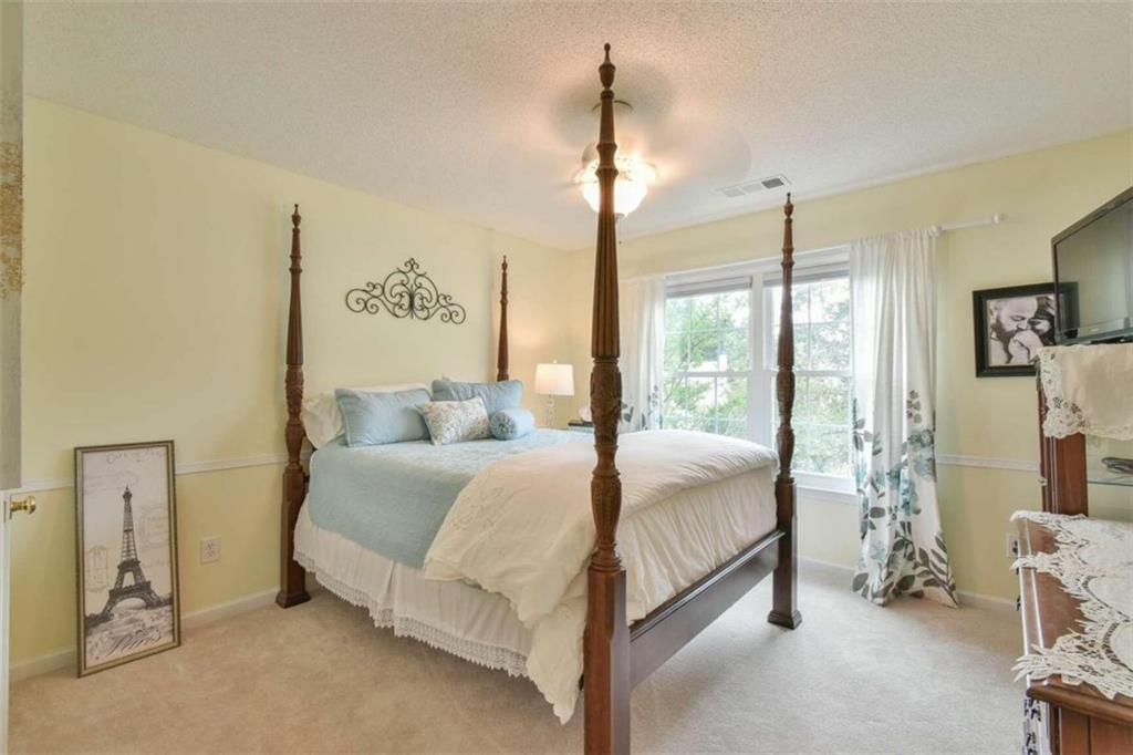 2425 Traywick Chase