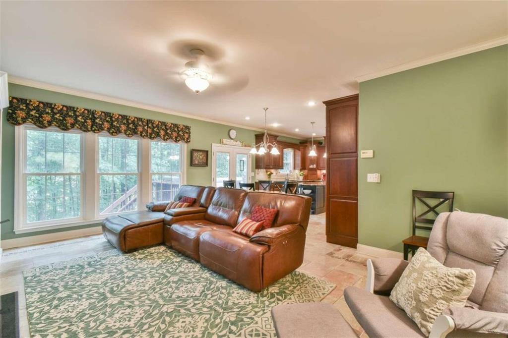 2425 Traywick Chase