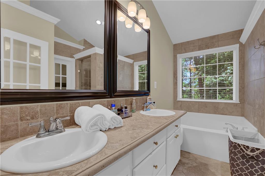 3200 Northcliff Drive