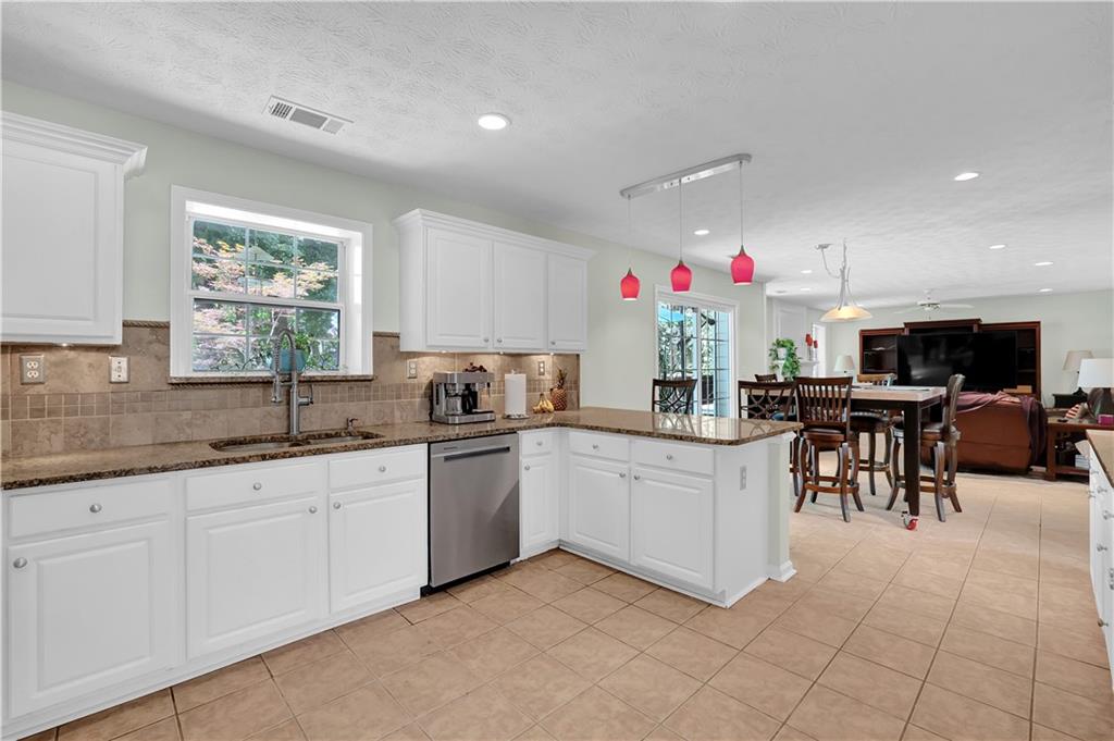 3200 Northcliff Drive