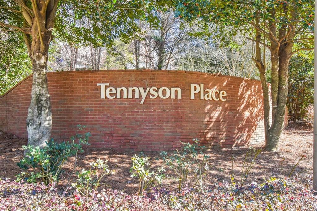 1122 TENNYSON Place NE