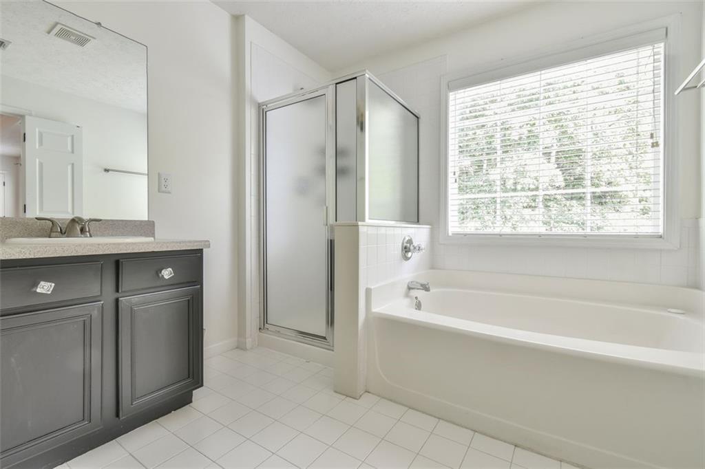 823 GLEN ABBEY Court