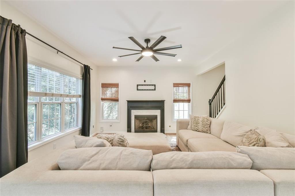 823 GLEN ABBEY Court