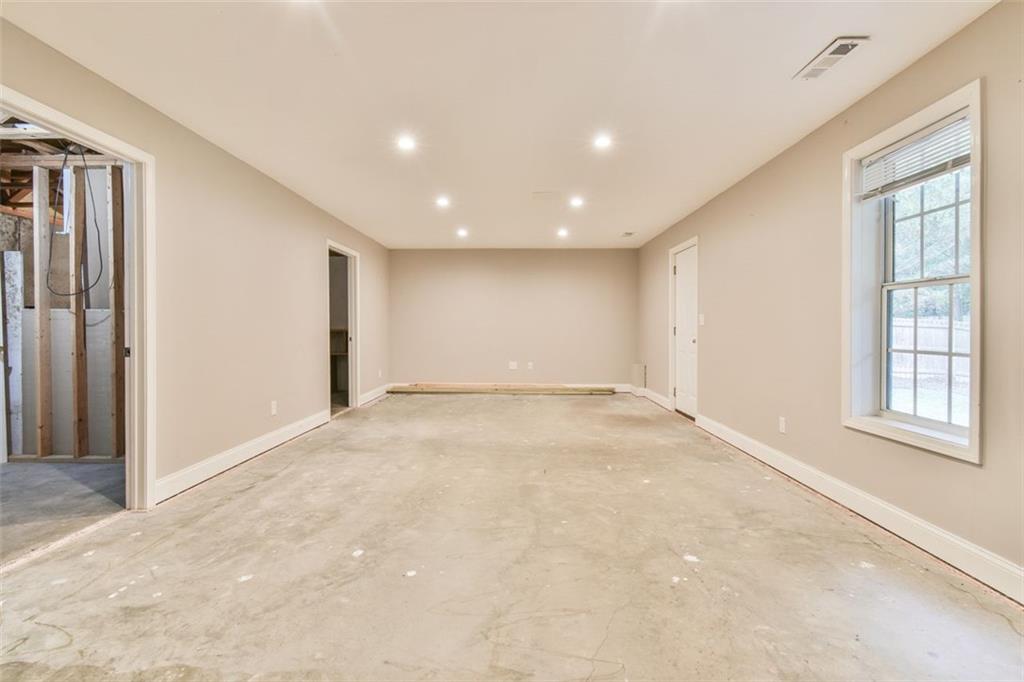 823 GLEN ABBEY Court