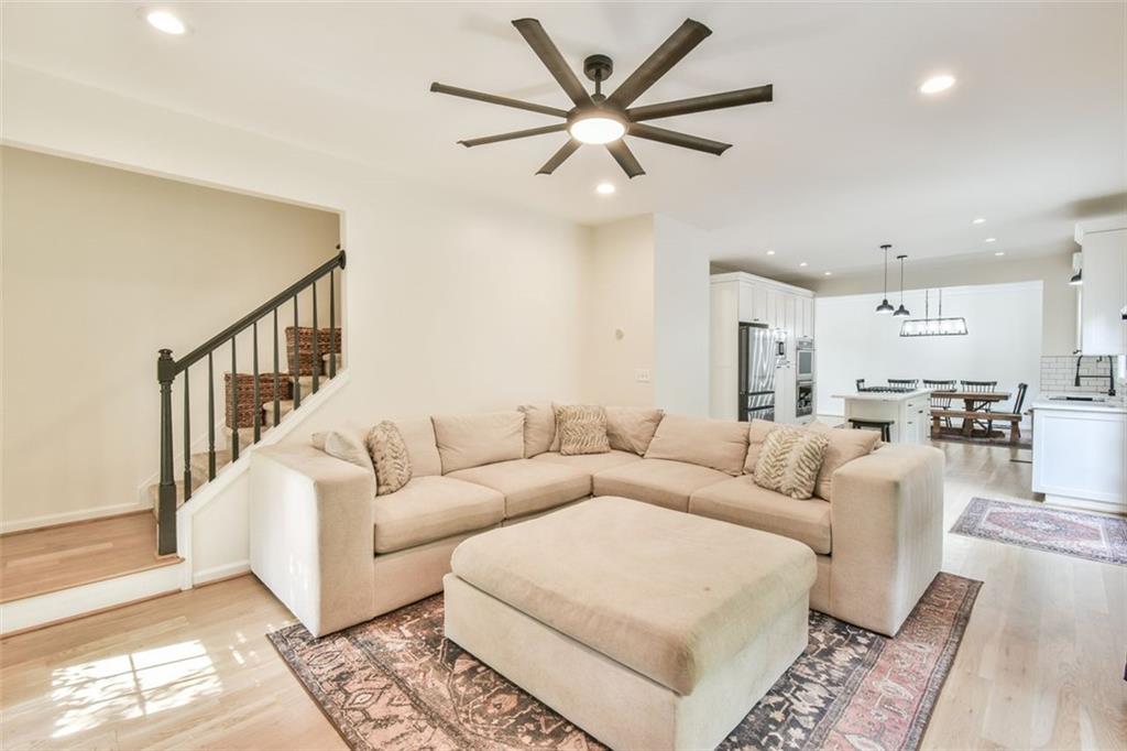 823 GLEN ABBEY Court