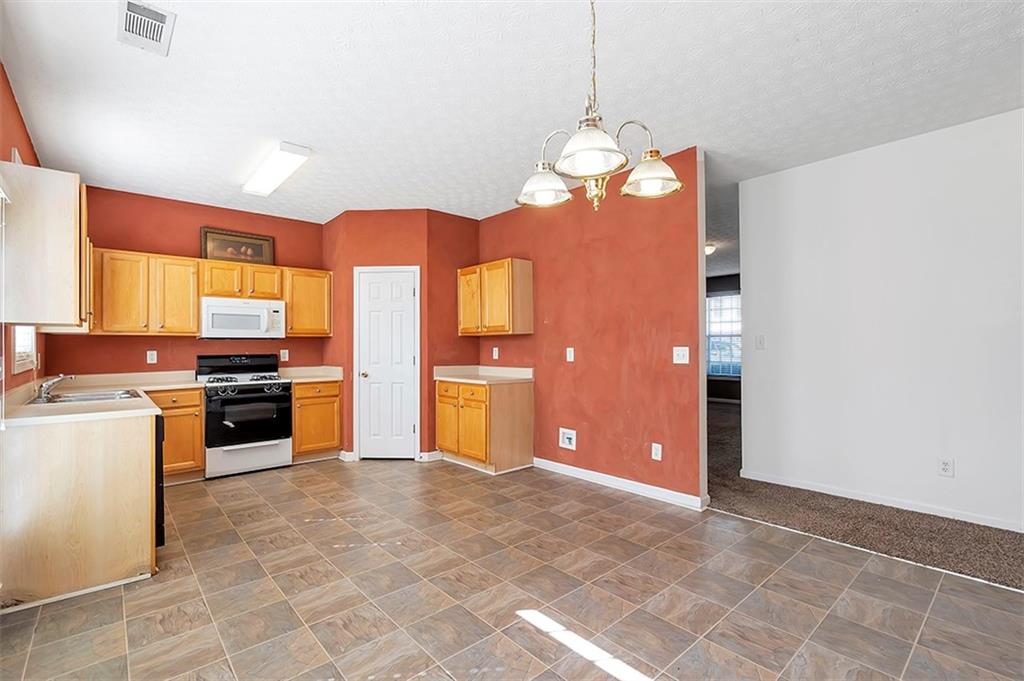 2912 GREYHAWK Lane