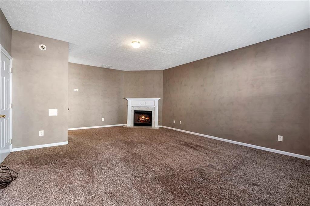 2912 GREYHAWK Lane