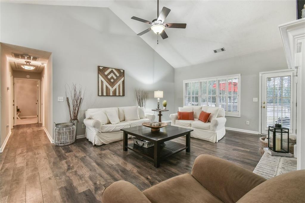 394 Grand Ashbury Lane
