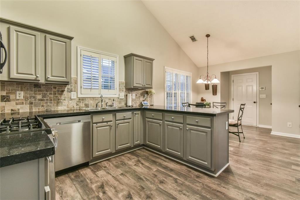 394 Grand Ashbury Lane