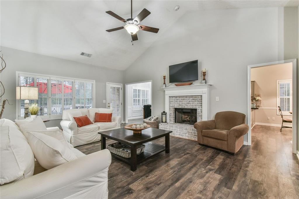 394 Grand Ashbury Lane
