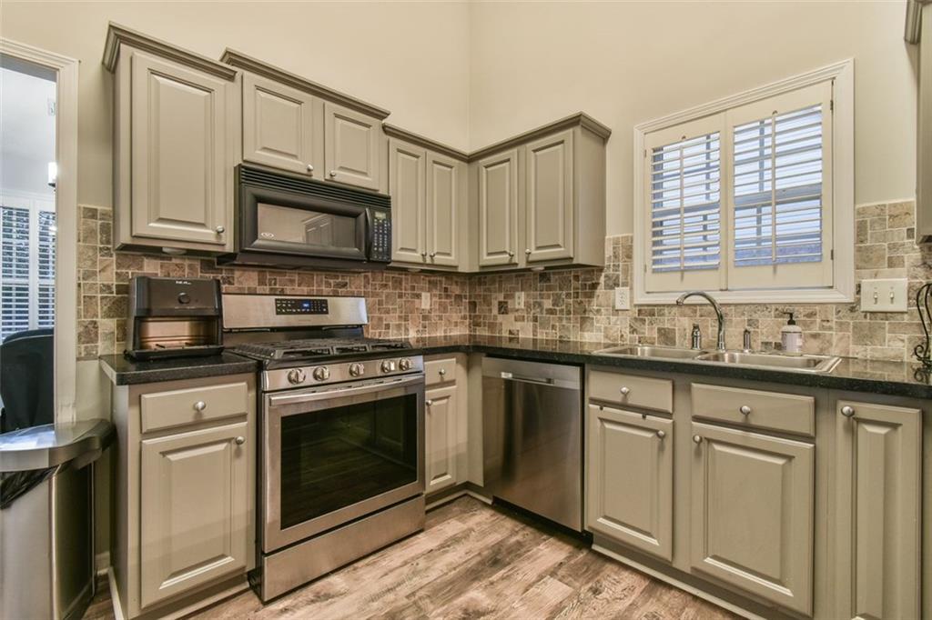 394 Grand Ashbury Lane