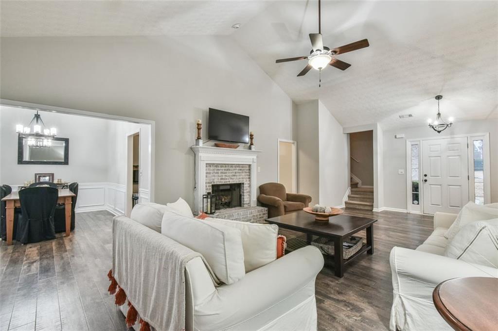 394 Grand Ashbury Lane