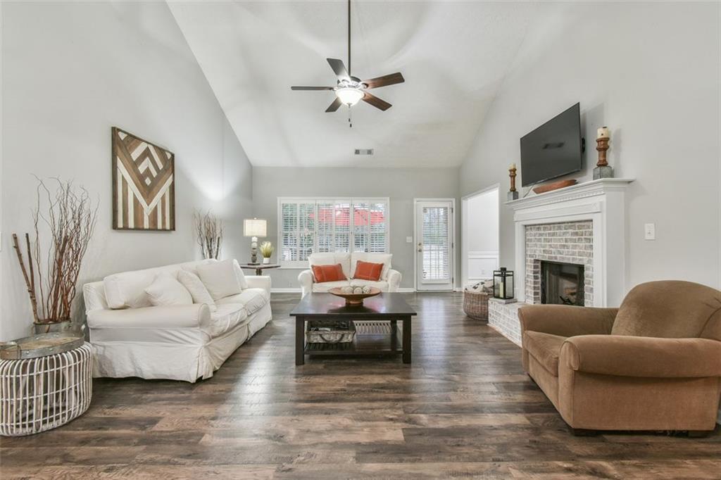 394 Grand Ashbury Lane