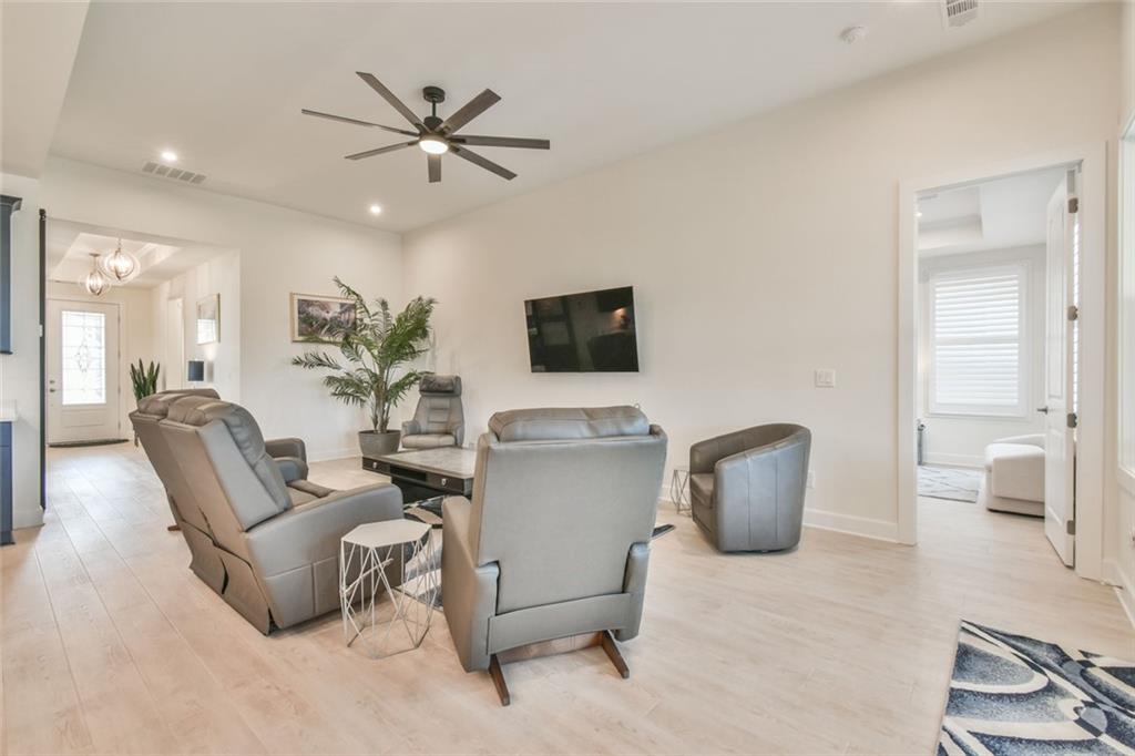 284 Pecks Court