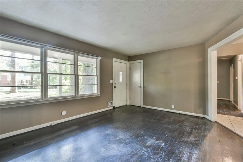 625 Long Circle NW