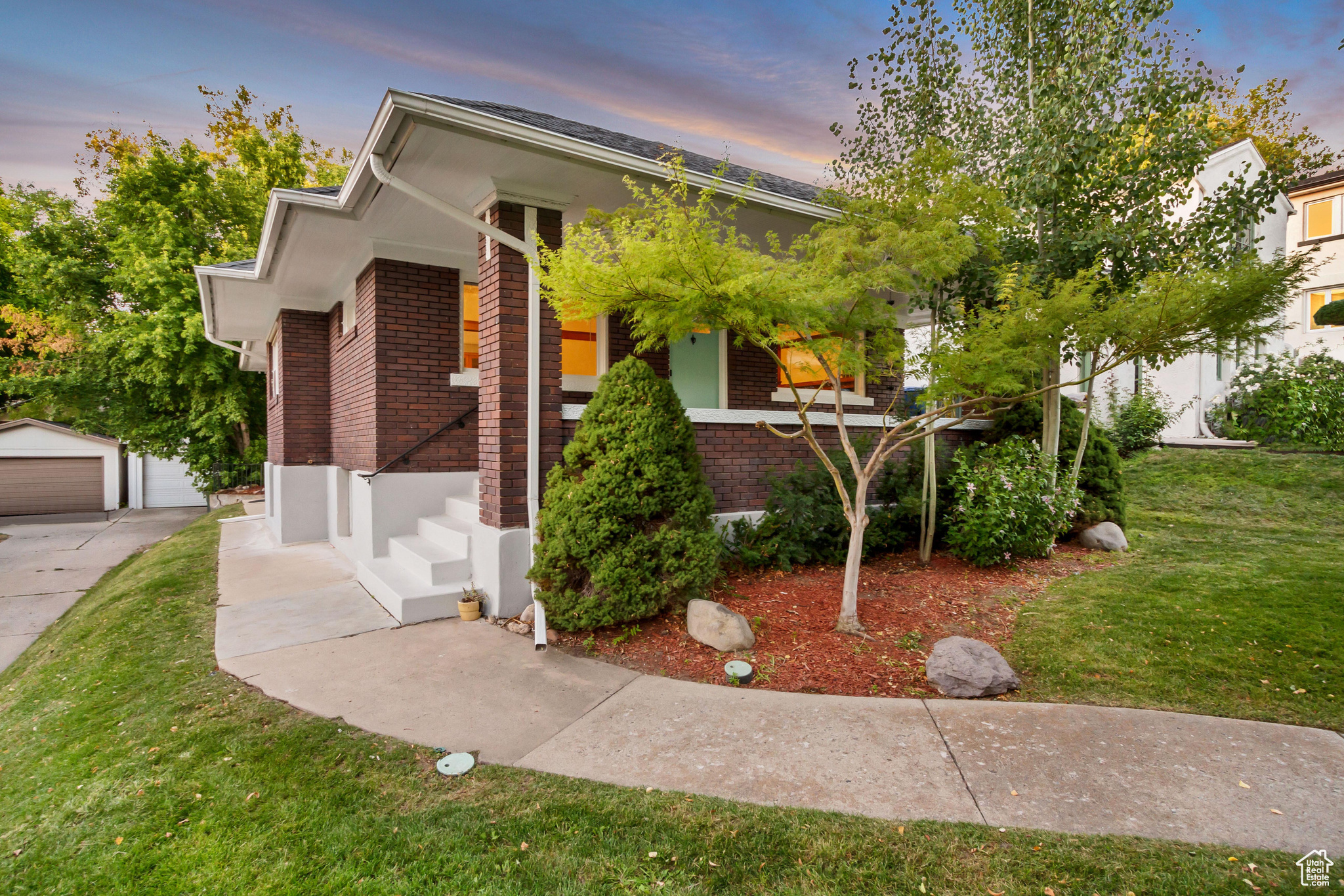 1159 E HERBERT AVE
