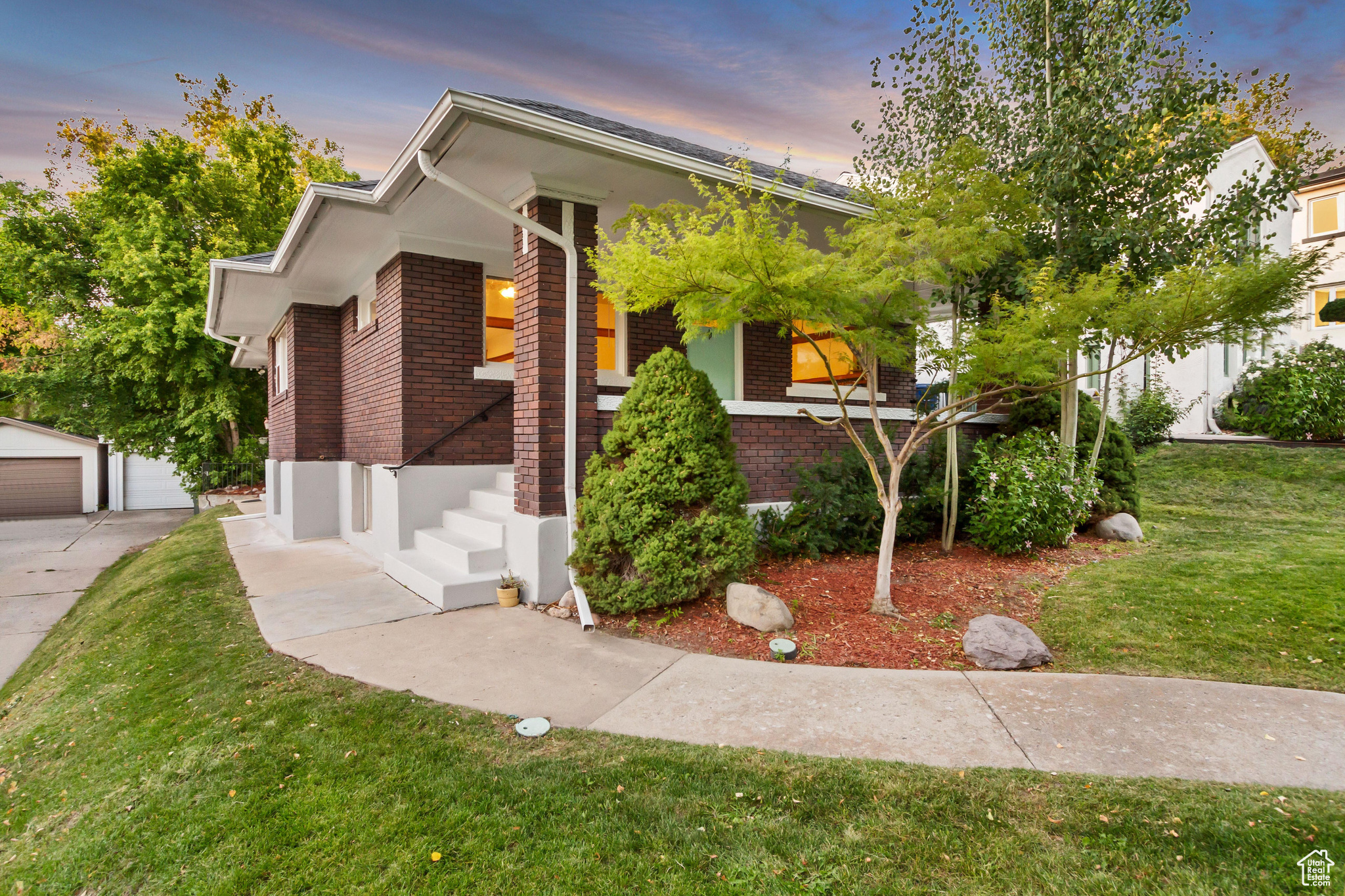 1159 E HERBERT AVE
