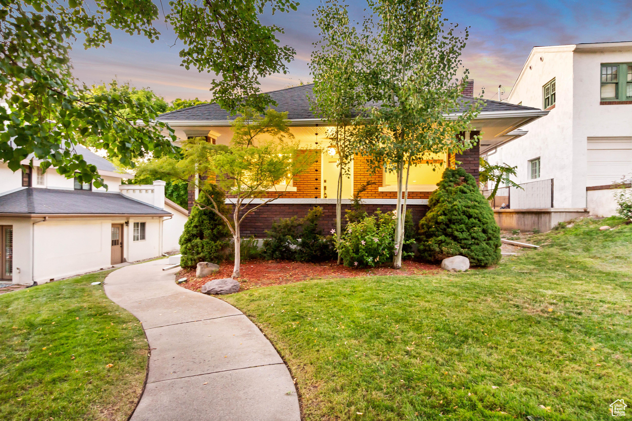 1159 E HERBERT AVE