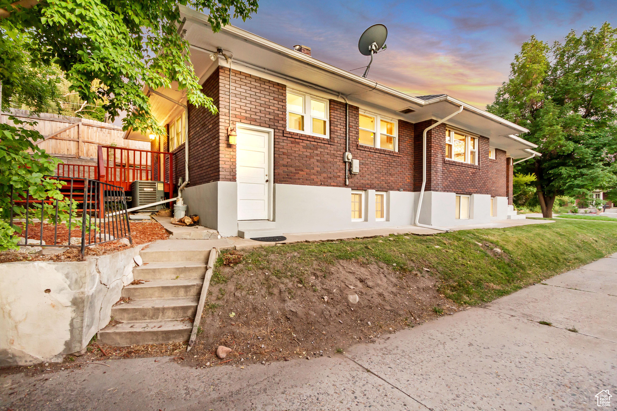 1159 E HERBERT AVE