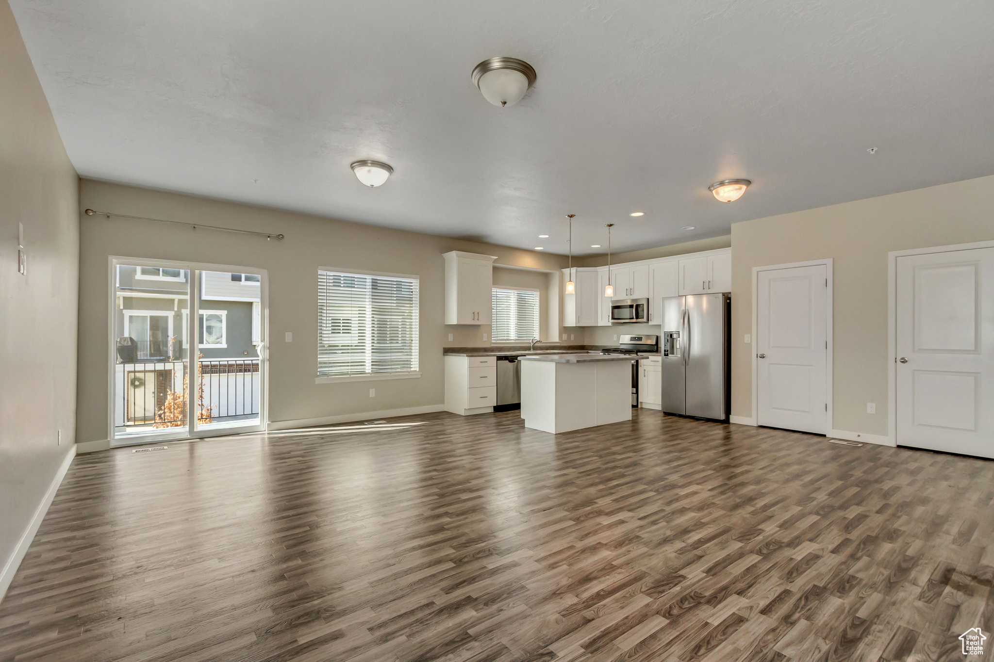5374 W ROYAL ARCHES PL