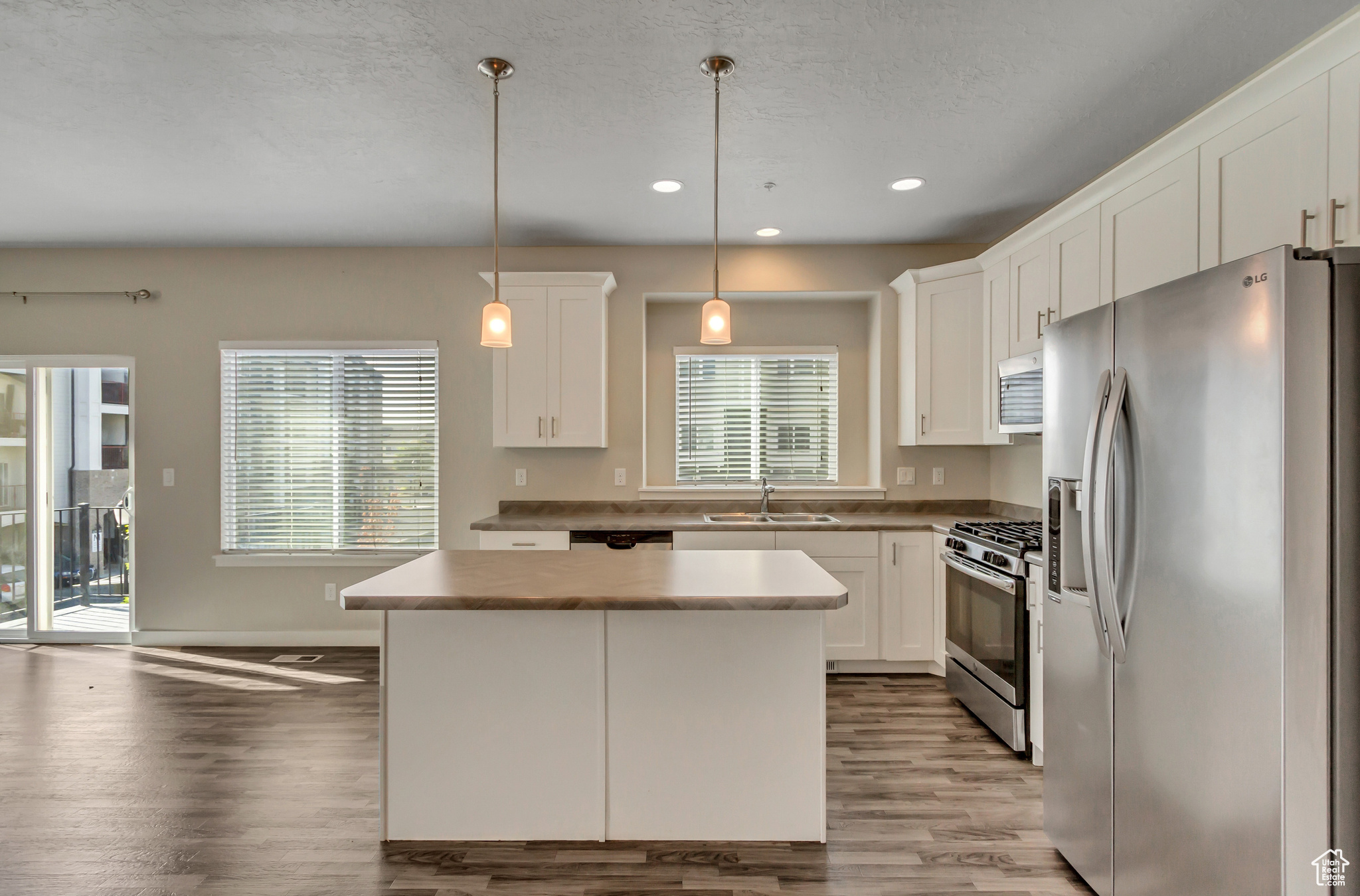 5374 W ROYAL ARCHES PL