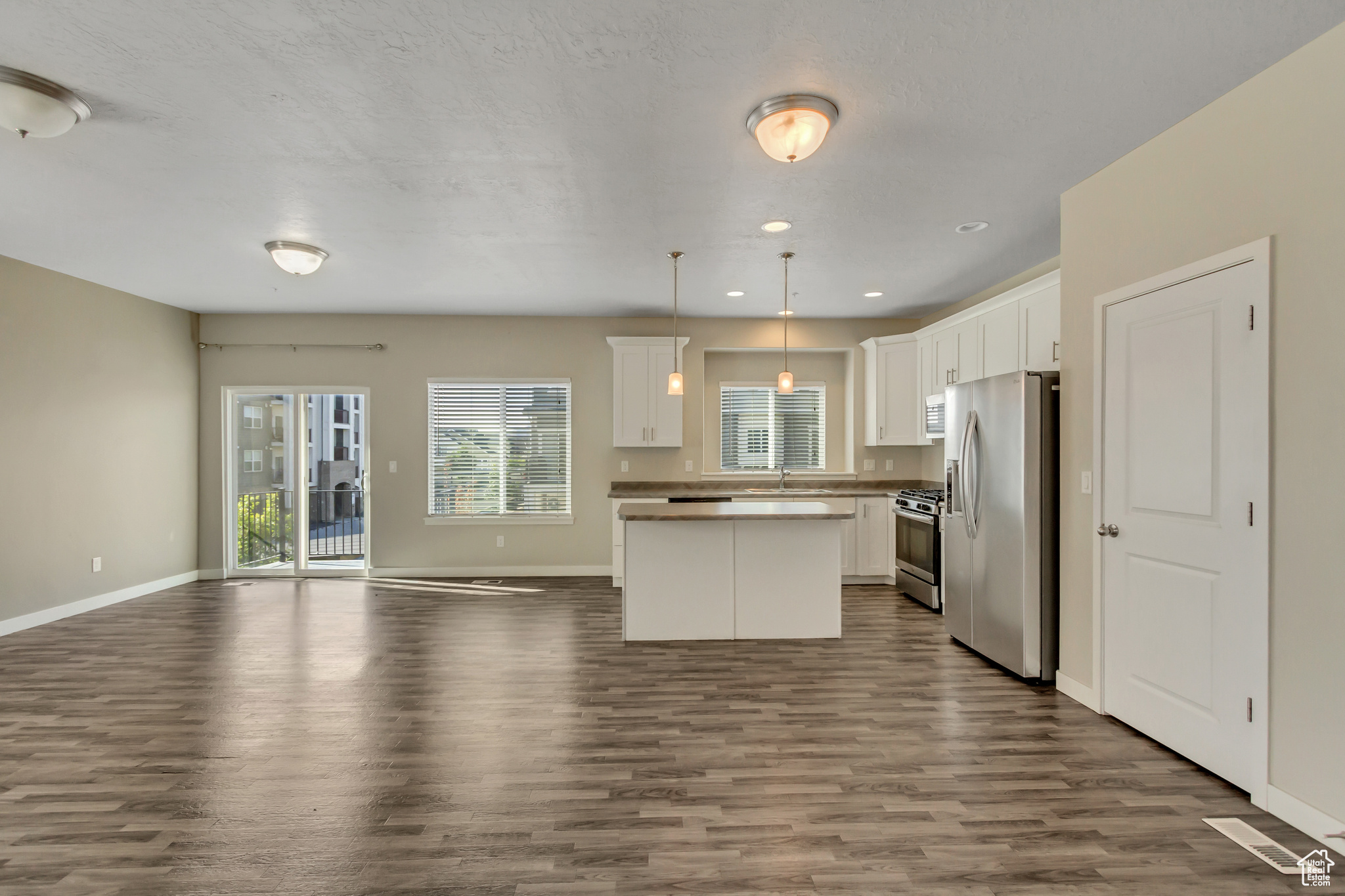 5374 W ROYAL ARCHES PL